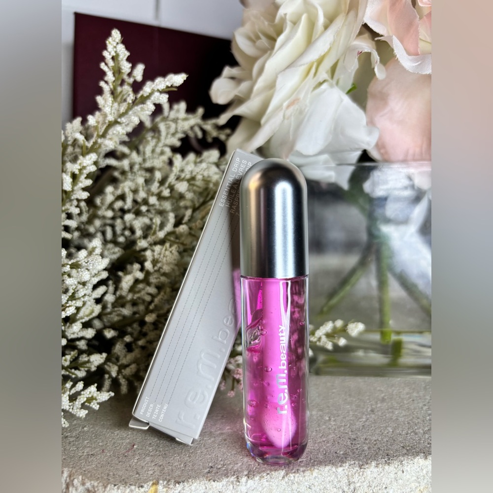 NIB - r.e.m beauty - Essential Drip Lip Oil - Raspberry Drip